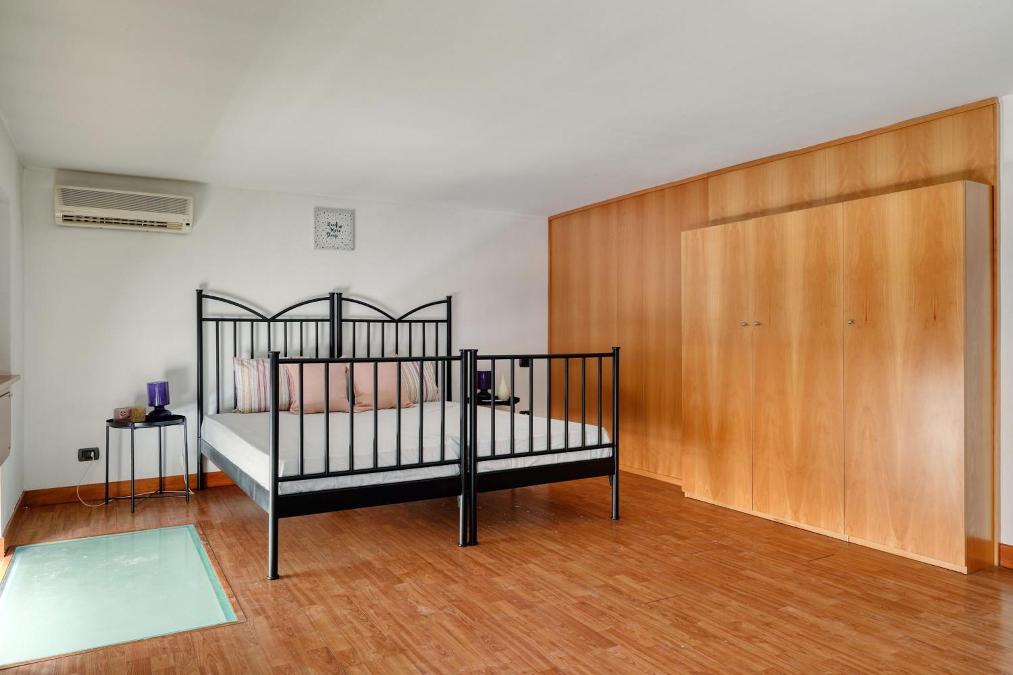Luigi Bocconi 6 Pax Apartment